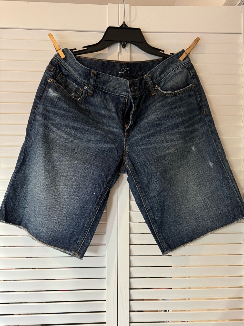 Ann Taylor LOFT Women's Denim Raw Hem Shorts Distressed size 4